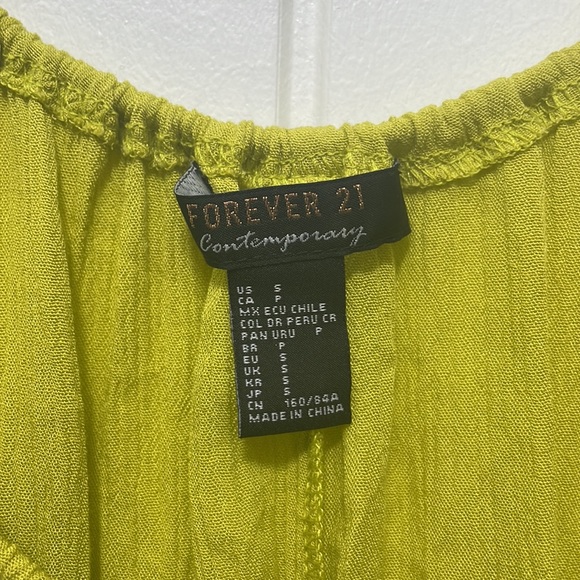 3/$15 NWOT forever 21 shirt green size small - Picture 2 of 2